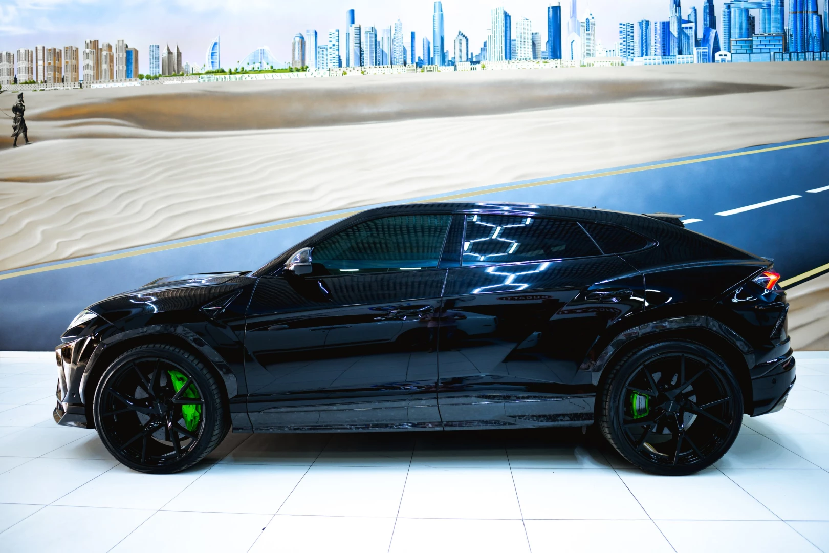LamborghiniUrus Black-image-2